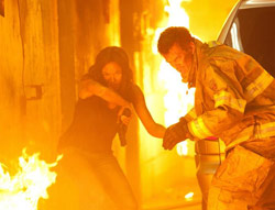 Loading Fire with Fire Pics 5 -  תמונה מספר 5 מהסרט לשחק באש ...
