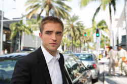 Loading Maps to the Stars Pics 4 -    4    ...