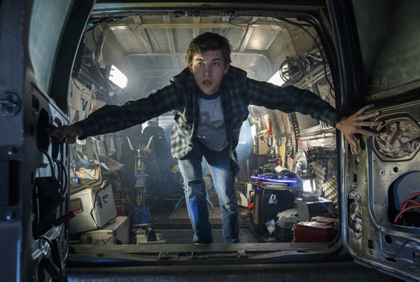 Loading Ready Player One Pics 1 -    1     (  | 4DX) ...