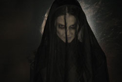 Loading The Woman in Black 2 Pics 1 -    1   :   ...