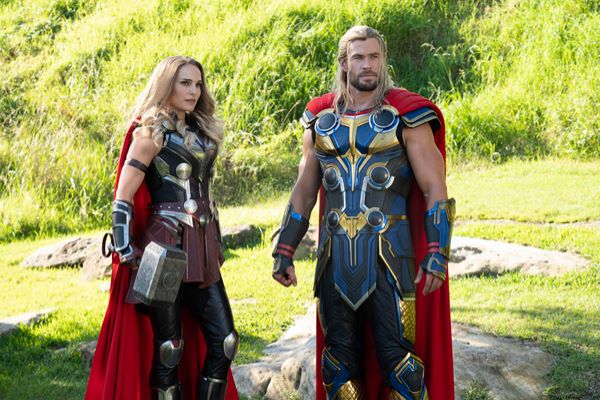 Loading Thor Love and Thunder Pics 1 -    1  :   (  | IMAX) ...