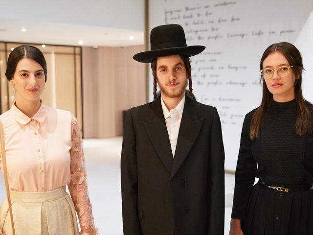תמונה מהסדרה שטיסל