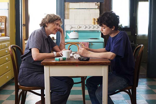 Loading 20th Century Women Pics 1 -    1    -20 ...