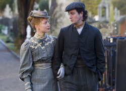 Loading Albert Nobbs Pics 4 -    4    ...