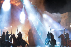 Loading Cowboys and Aliens Pics 5 -    5    ...