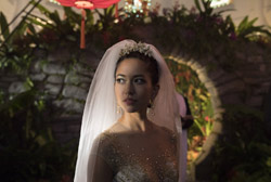 Loading Crazy Rich Asians Pics 3 -    3    ...