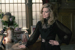 Loading Dark Shadows Pics 5 -    5    ...