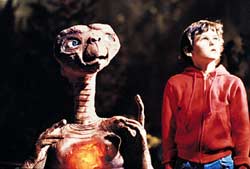 Loading ET the Extra Terrestrial Pics 3 -    3  .  ...