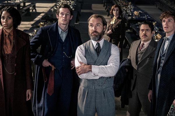 Loading Fantastic Beasts The Secrets of Dumbledore Pics 1 -    1   :    ...