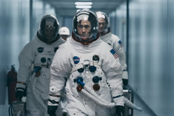 Loading First Man Pics 4 -    4    (4DX) ...