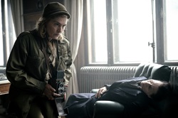 Loading Lee Pics 2 -    2    ...