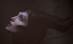 Loading Maleficent Pics 4 -    4   () ...