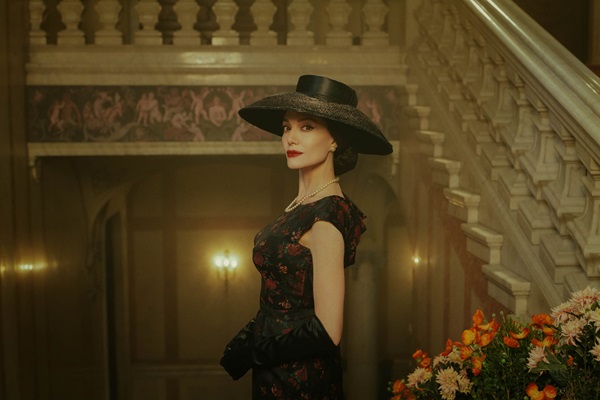 Loading Maria Pics 1 -    1   ...