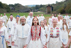 Loading Midsommar Pics 2 -    2   ...