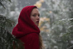 Loading Red Riding Hood Pics 1 -  תמונה מספר 1 מהסרט ירח אדום ...