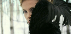 Loading Snow White and the Huntsman Pics 4 -    4    ...