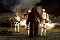 Loading Star Wars The Force Awakens Pics 1 -  תמונה מספר 1 מהסרט מלחמת הכוכבים: הכוח מתעורר ...