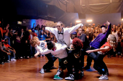 Loading StreetDance Pics 4 -    4   ...