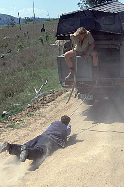 Loading The Crocodile Hunter Pics 1 -  תמונה מספר 1 מהסרט קרוקודיל האנטר מסלול התנגשות ...