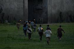 Loading The Maze Runner Pics 4 -    4    (IMAX) ...