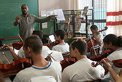 Loading The Violin Teacher Pics 1 -  תמונה מספר 1 מהסרט המורה לכינור ...