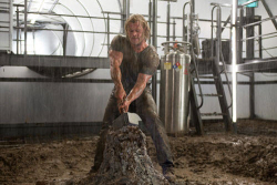 Loading Thor Pics 2 -    2     ...