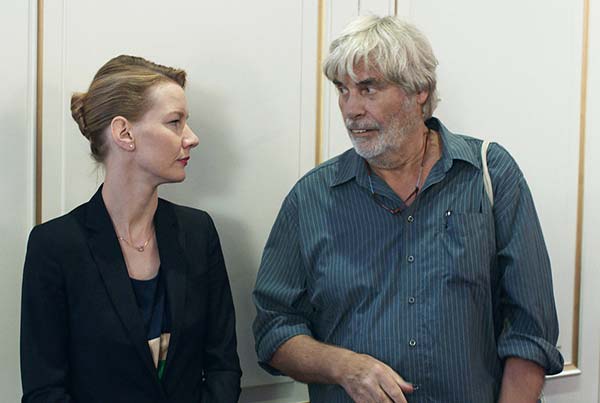 Loading Toni Erdmann Pics 1 -    1    ...