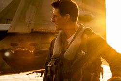 Loading Top Gun Maverick Pics 2 -    2   :  ...