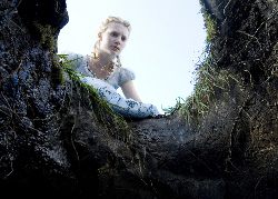 Loading Alice in Wonderland Pics 2 -  תמונה מספר 2 מהסרט אליס בארץ הפלאות ...
