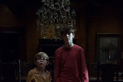 Loading The Haunting of Hill House Pics 2 -  ����� ���� 2 ������ �� ������ ���� ��� ...
